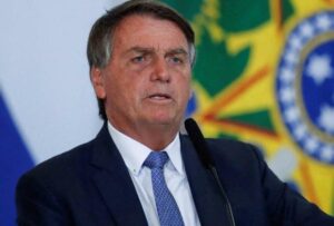Bolsonaro tiene 24 horas para entregar su pasaporte