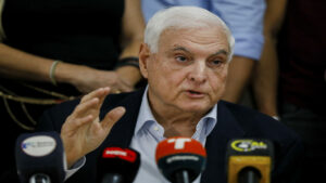 Panamá niega el salvoconducto al expresidente Martinelli para su salida hacia Nicaragua