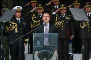Presidente de Ecuador convoca a consulta sobre seguridad, justicia, inversión y empleo