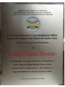 Libro de Chávez Frases y Pensamientos “El Legado” recibió reconocimiento de la Dirección General de Contrainteligencia Militar