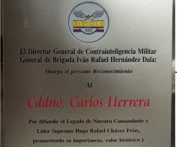 Libro de Chávez Frases y Pensamientos “El Legado” recibió reconocimiento de la Dirección General de Contrainteligencia Militar