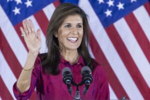 Nikki Haley se burla de Trump en San Valentín: «Es el amante de los dictadores»