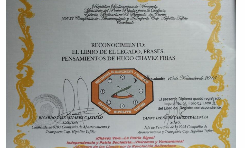 Libro de Chávez Frases y Pensamientos “El Legado” recibió reconocimiento de la 9203 Compañía de Abastecimiento y Transporte Capitán “Hipólito Tufiño”