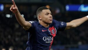 Mbappé habría comunicado al PSG que se irá del club este verano