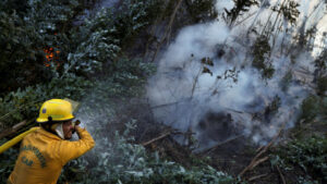 Estados Unidos dona a Colombia un millón de dólares en materiales para combatir incendios