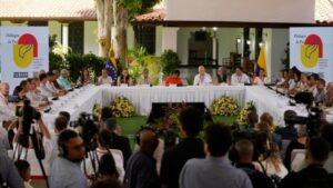 ELN y el Gobierno de Colombia descongelan los diálogos de paz y anuncian nuevo ciclo en Venezuela
