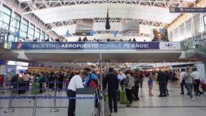 Gobierno argentino tacha de «irresponsabilidad» dejar a 35.000 viajeros en tierra