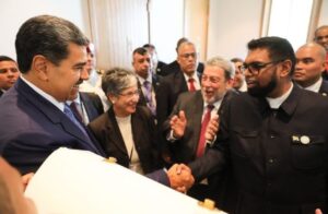 Maduro y Ali intercambian regalos y se desean «paz y amor» pese a la crisis del Esequibo