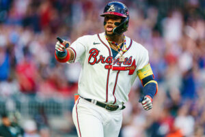 Ronald Acuña enciende las alarmas en Bravos por nueva molestia en la rodilla derecha