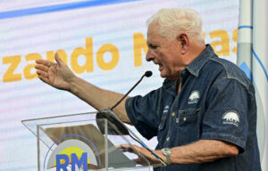 Emiten una nueva orden de detención contra el expresidente panameño Ricardo Martinelli