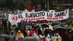 Candidatos opositores critican actitud de López Obrador frente a protestas por Ayotzinapa