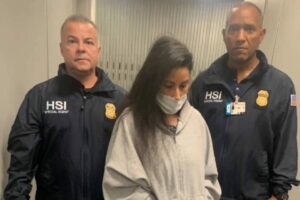 Juez en EEUU reduce a 12 años sentencias de cárcel a «enfermera de Chávez» y a su esposo