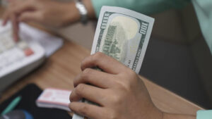 Honduras recibió 1.360,5 millones de dólares en remesas en el primer bimestre, 1,3 % más