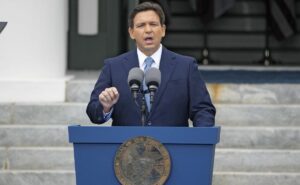 DeSantis despliega efectivos ante «potencial» ola migratoria desde Haití hacia Florida