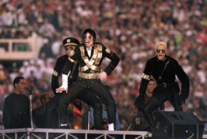 Productor de la película de Michael Jackson niega que se limpie la imagen del ídolo