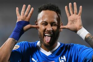 Neymar evolucióna bien de su grave lesión y volverá entre julio y agosto