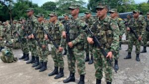 Ejército colombiano ha detenido o neutralizado a 466 integrantes de grupos armados en 2024