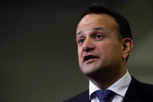 Primer ministro irlandés renuncia a su cargo