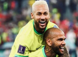 Padre de Neymar niega que vaya a ayudar a Dani Alves con la fianza