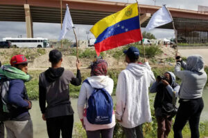 Candidata Gálvez califica de “ilegal” apoyo de 110 dólares que México da a venezolanos deportados