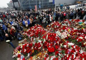 Rusia llora a víctimas del atentado en sala de conciertos mientras continúa investigación