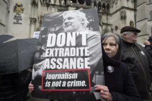 Corte en Londres sopesa apelación de Assange para impedir extradición a EEUU