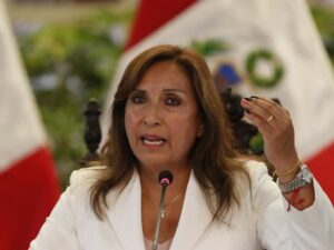 Presidenta de Perú ve arbitrario y abusivo el allanamiento a su casa