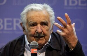 Pepe Mujica: “Parece que juegan a la democracia pero no”