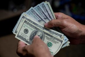 FMI revisará que Egipto «sostenga» la liberalización de su moneda