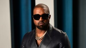 Kanye West afronta una demanda por discriminación racial y acoso de parte de un exempleado