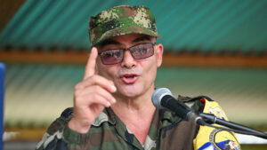 Disidentes de las FARC piden a la población alejarse de batallones y policías por posibles ataques