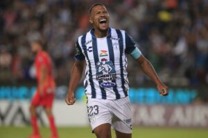Salomón Rondón desafía en pleno Azteca al campeón América