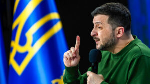 Zelenski habla con Biden del primer paquete de ayuda tras el voto positivo del Congreso
