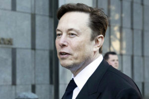 Musk asegura que Tesla está en conversaciones para licenciar su software de conducción
