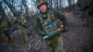 Jefe militar de Ucrania denuncia que la grave situación en el frente «tiende a agravarse»