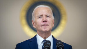 Biden anuncia medidas para proteger a EE.UU. de ciberataques, principalmente chinos