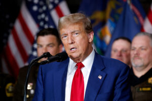 Juez aclara a Trump que la ‘orden mordaza’ en su juicio penal no le impide testificar