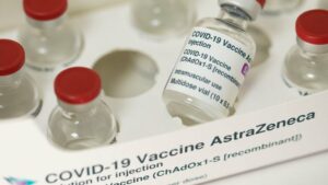 Vacuna contra la covid de AstraZeneca dejará de comercializarse mañana en Europa