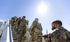 EE.UU. dice que no autorizó el viaje a Rusia del soldado detenido en Vladivostok