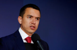 Gobierno de Ecuador no insistirá en reformas económicas rechazadas en referéndum