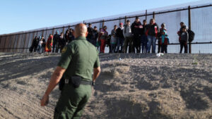 Congresistas demócratas urgen a Biden tomar medidas ejecutivas en la frontera sur de EEUU