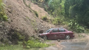 Fuertes precipitaciones provocan derrumbes e inundaciones en Puerto Rico
