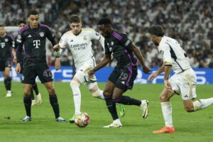 Jugadores del Real Madrid celebran el pase a la final en un restaurante