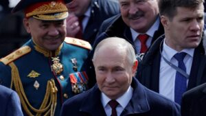 Putin se prepara para una larga guerra con cambio de ministro de Defensa