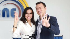 Vicepresidenta de Ecuador acusa a Noboa de hostigamiento y reitera que no va a dimitir