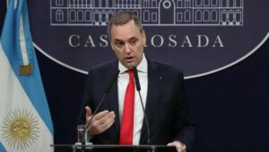 Gobierno argentino sigue negociando salvoconducto para opositores en su embajada en Caracas