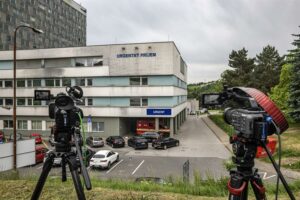 Primer ministro de Eslovaquia sigue en la UCI “muy grave” tras ser operado por segunda vez