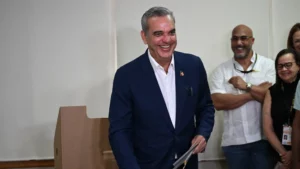 Luis Abinader reelegido como Presidente, según los resultados preliminares.