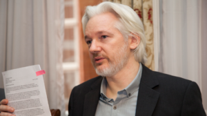 Assange sigue su batalla legal con otro recurso contra su extradición a Estados Unidos