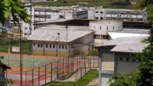 Gobierno confirma la muerte de un preso y nueve heridos tras «riña» en cárcel
